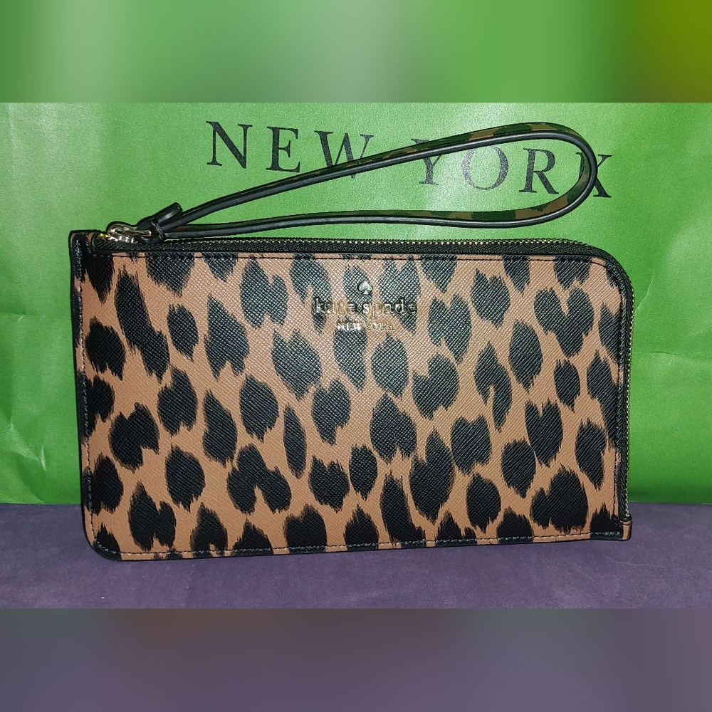 Kate Spade Medium Leopard Print 🐆 Wristlet/Wallet